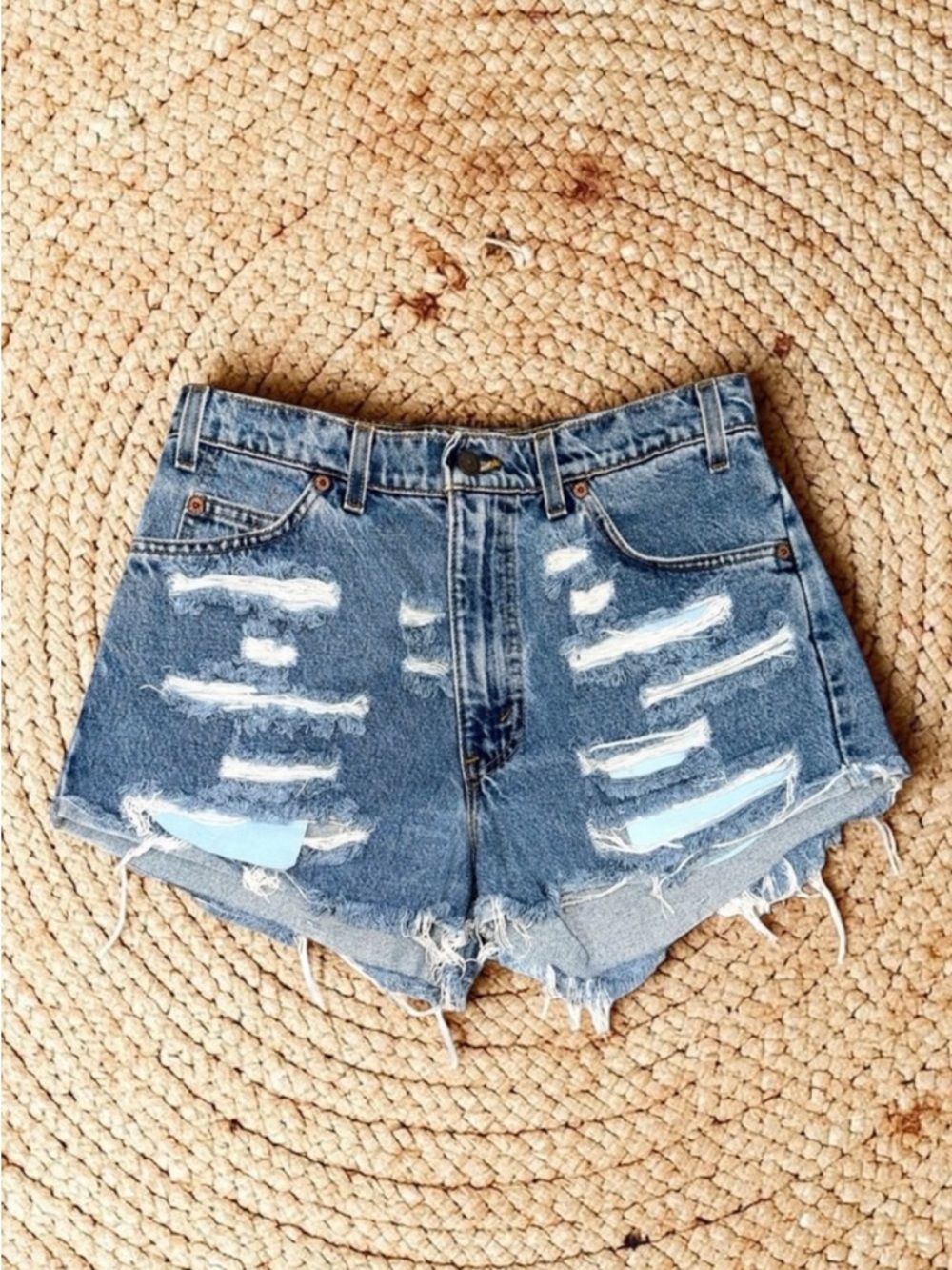 Vintage Levi’s ORANGE Tab High Rise Distressed Raw Hem Jeans Shorts Size 26